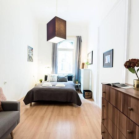 בודפשט Cosy And Central Apartment With 4 Bedrooms And A/C מראה חיצוני תמונה